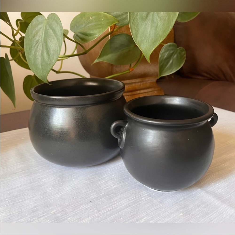 Black Ceramic Cauldrons - Set of 2 - Witchy Halloween Decoration 🧙‍♀️🌙✨